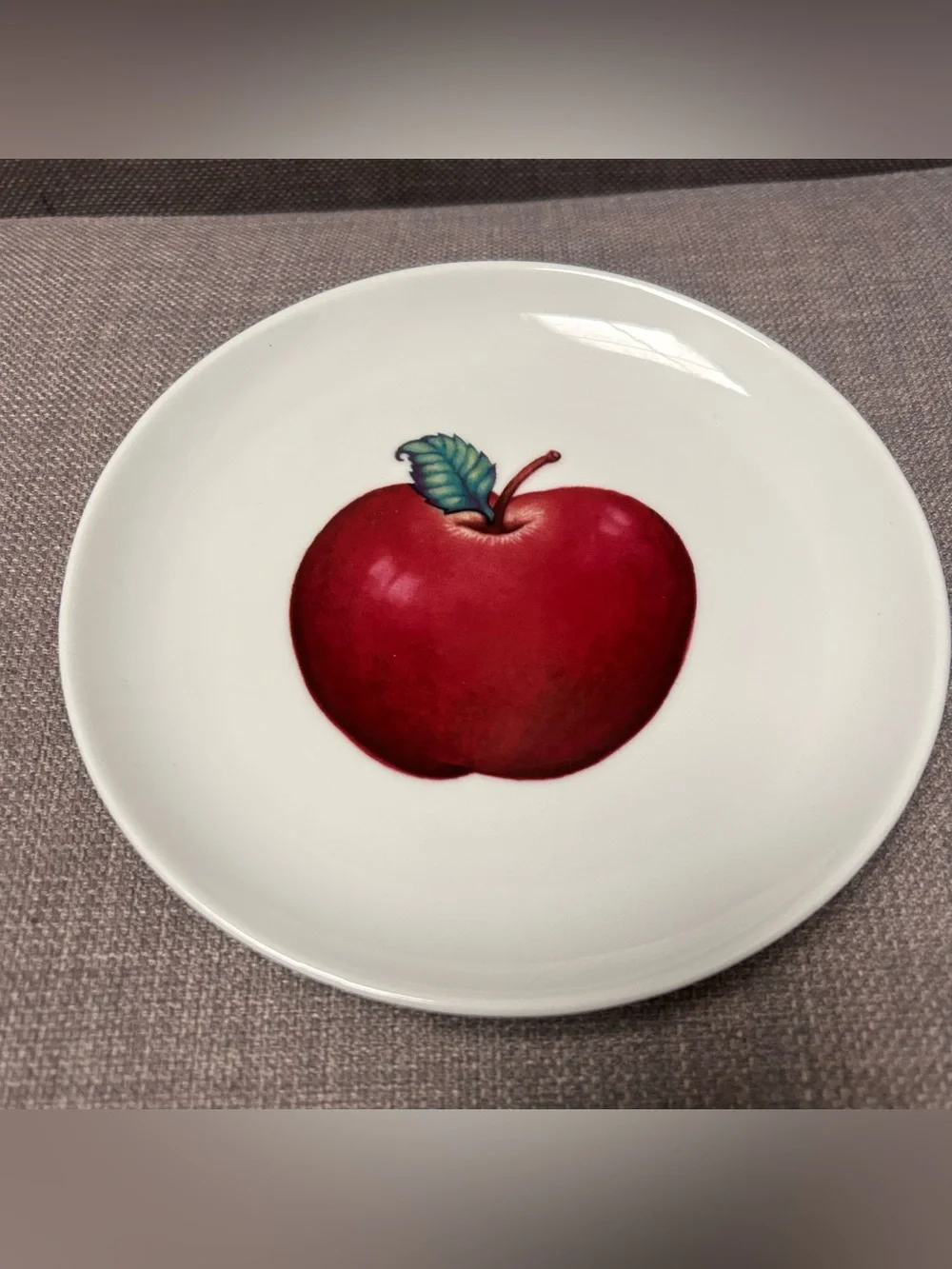 Vtg 1996 4-pcs HOUSE OF LLOYD Disappearing Apple Plate Coll. #0615265